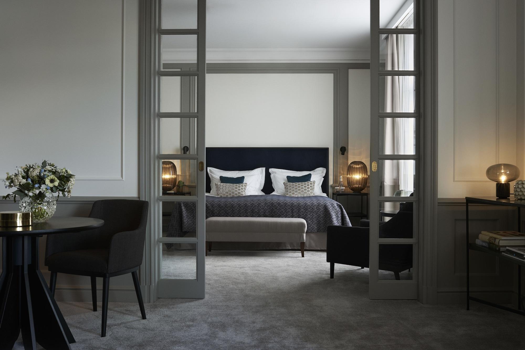Grand Hotel Stoccolma Esterno foto The bedroom of a suite at The Ivy Collection