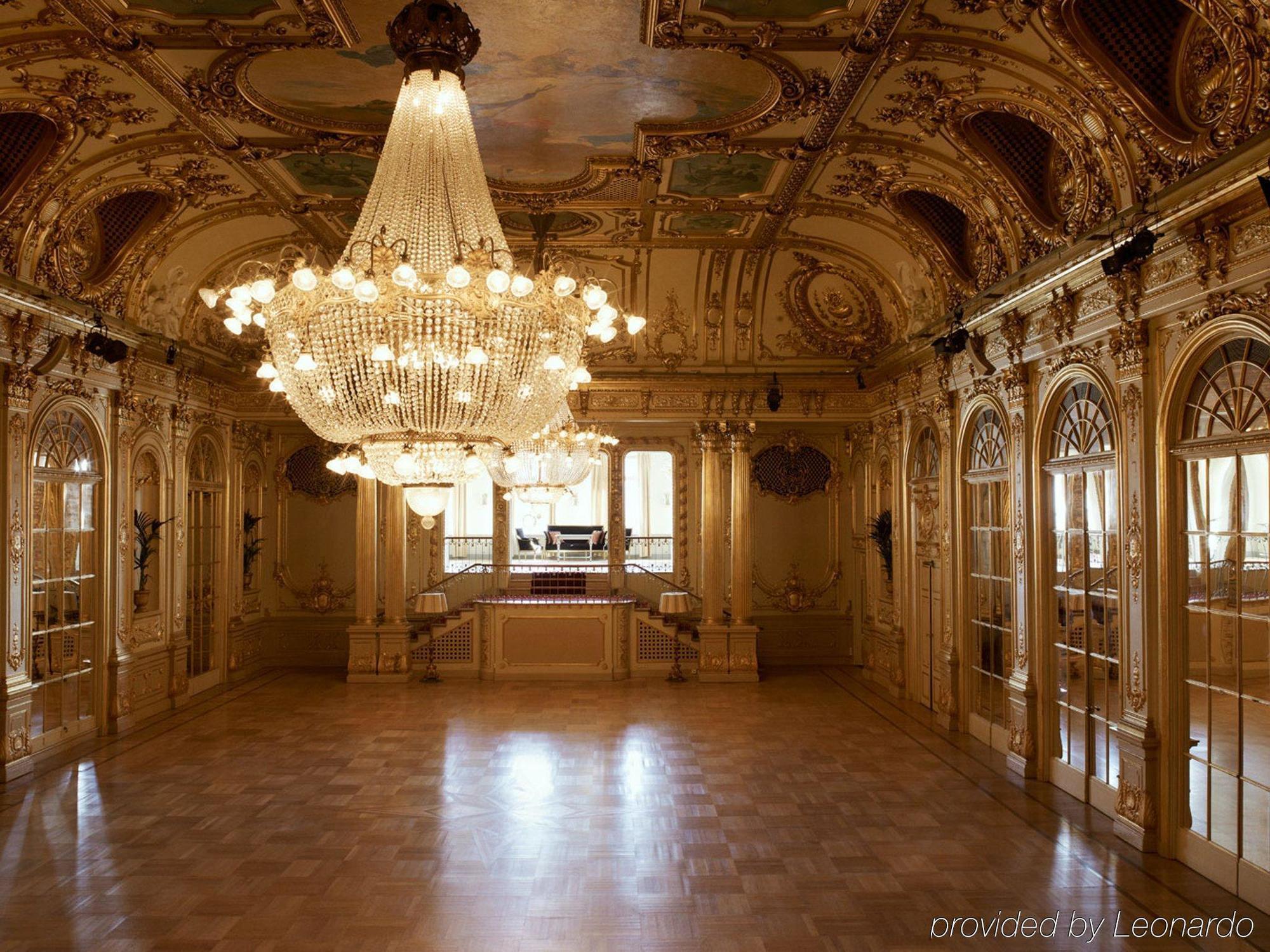 Grand Hotel Stoccolma Interno foto The interior of the National Theatre