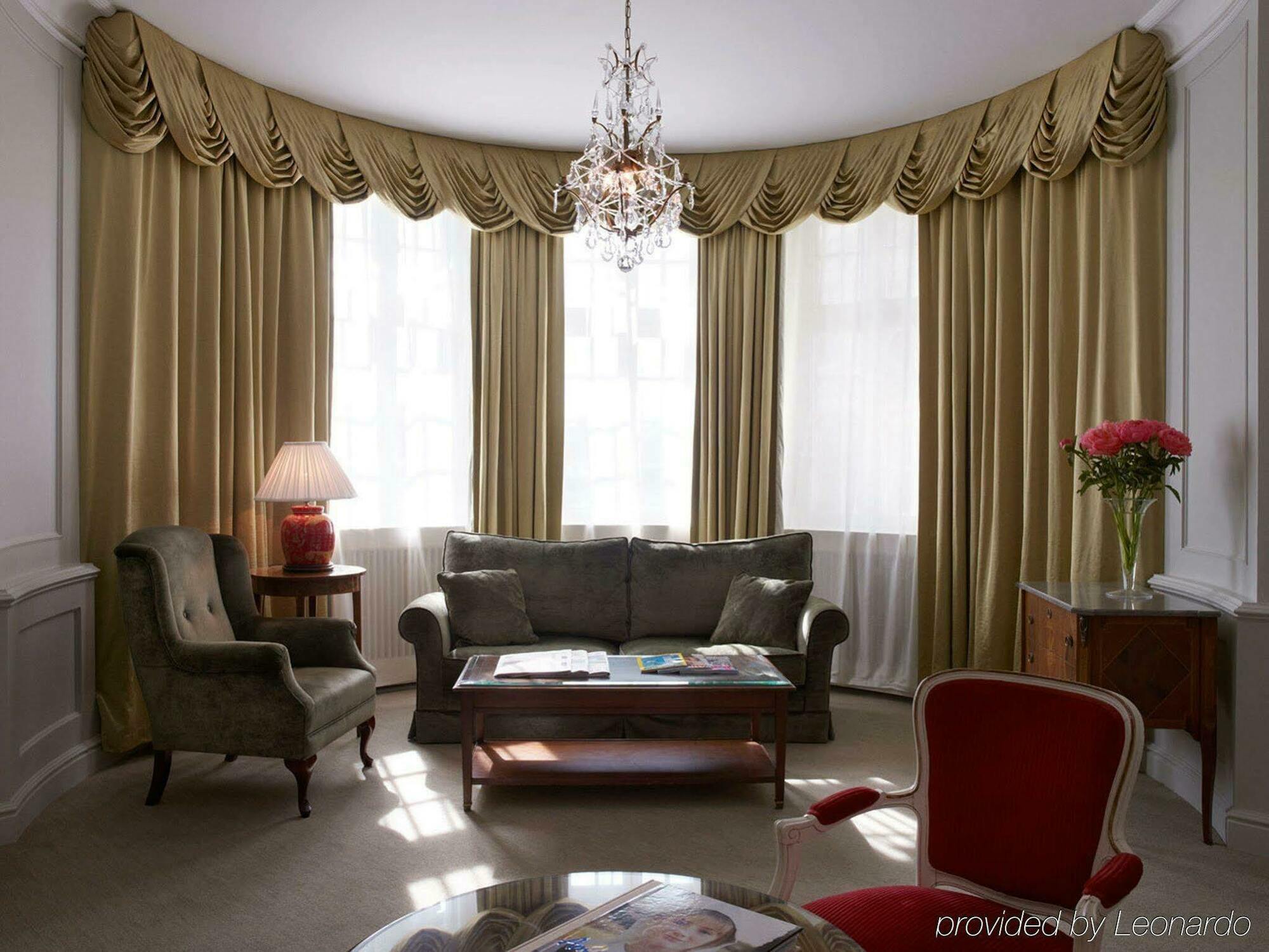 Grand Hotel Stoccolma Camera foto A room with curtains